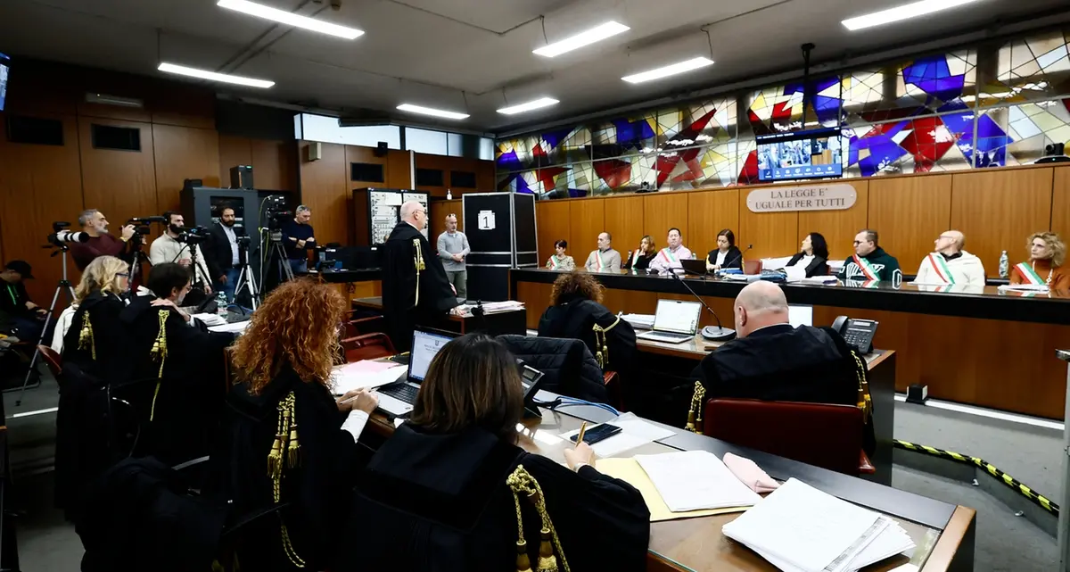 Processo Regeni, la Corte d’Assise sospende il giudizio e rimanda gli atti alla Consulta