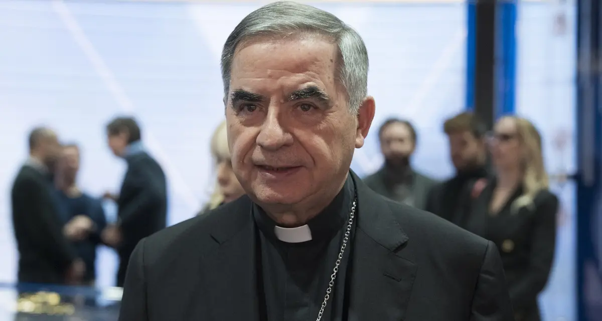 Conclave, Becciu fa un passo indietro: «Obbedisco al Papa ma proclamo la mia innocenza»