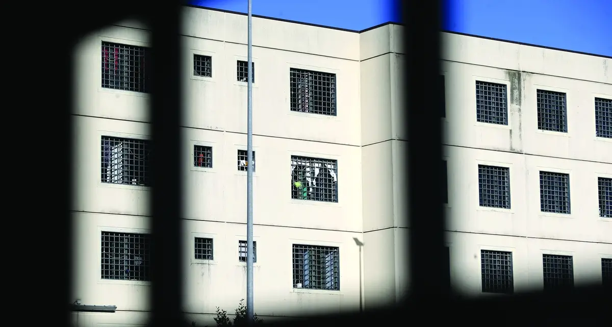 Carcere di Vigevano, la denuncia choc: «Viviamo tra feci, zecche e acqua lurida»