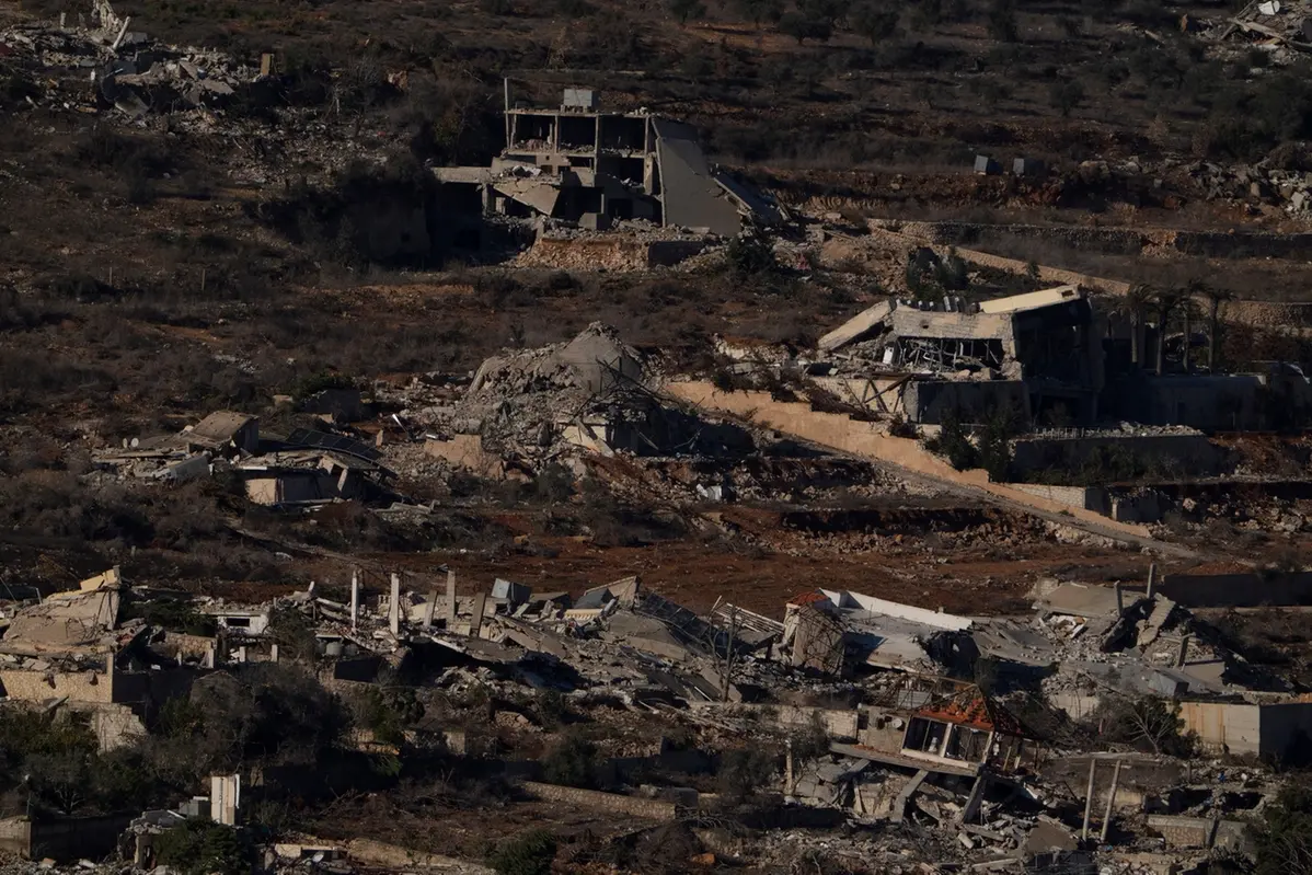 Edifici distrutti in una zona del villaggio di Kfar Kila nel Libano meridionale , APN