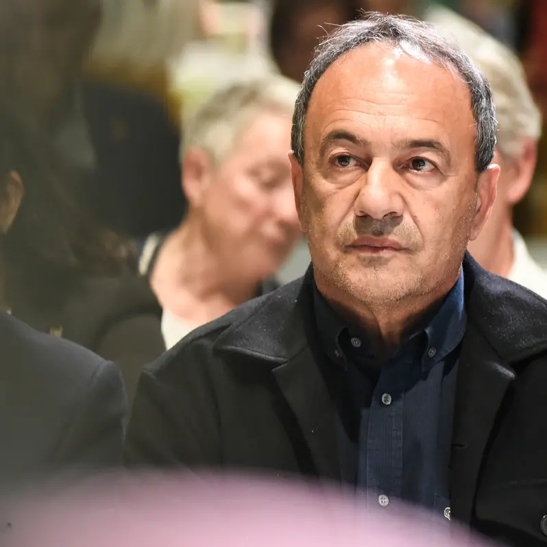 Per i giudici penali non ci fu alcun abuso di potere, ma non importa: Lucano decade da sindaco di Riace