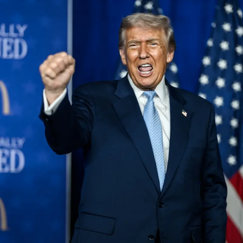 Trump all’attacco: chiede 10 miliardi alla BBC e fa pressioni sull’Ucraina