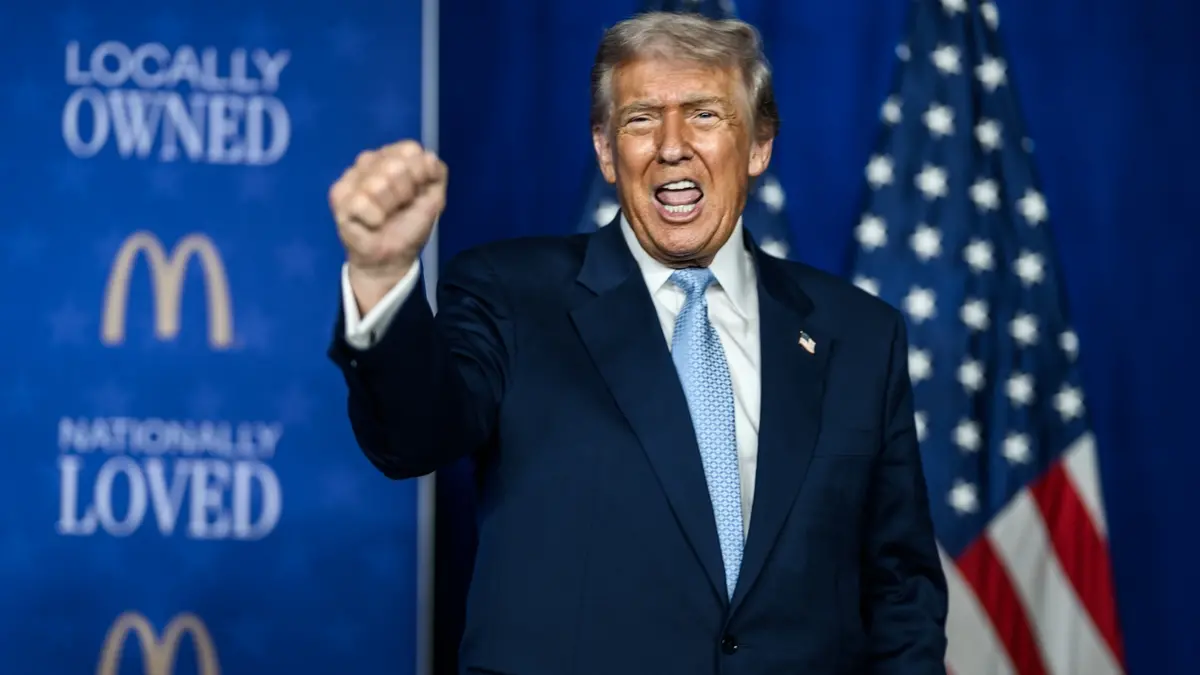 Trump all’attacco: chiede 10 miliardi alla BBC e fa pressioni sull’Ucraina