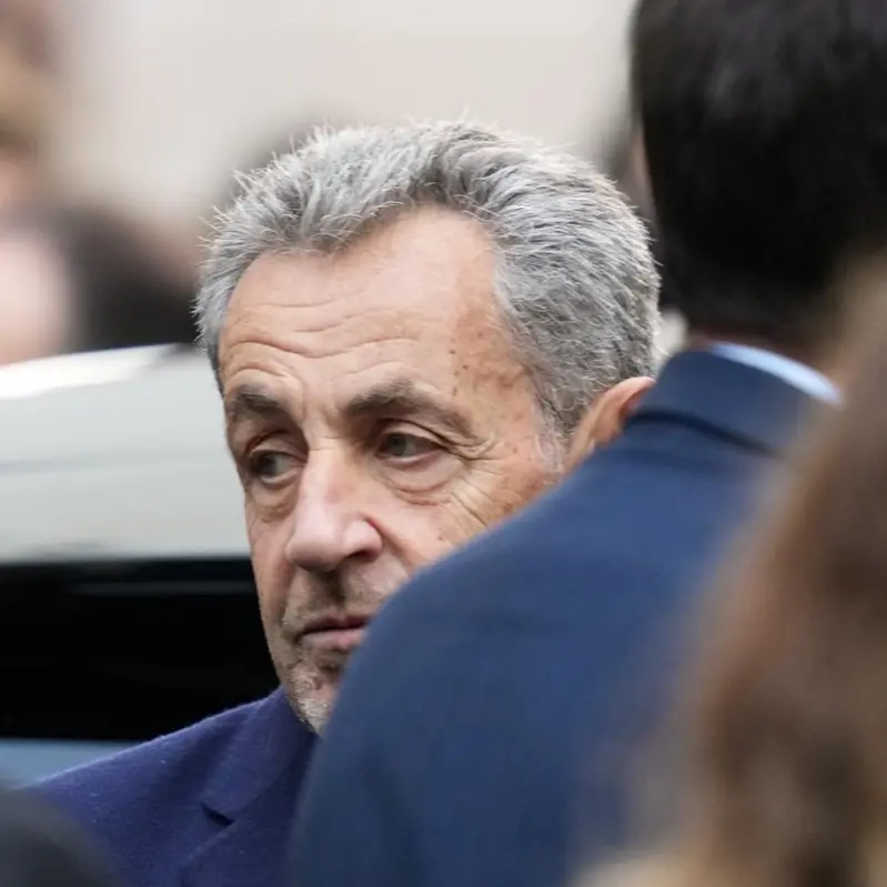 Sarkozy in carcere teme avvelenamenti, Darmanin nella bufera per la visita alla Santé