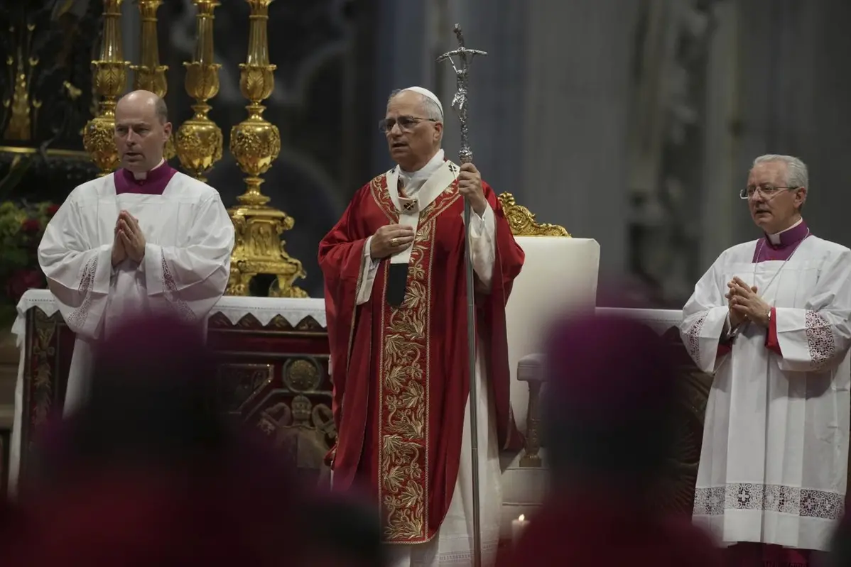 Pope Leo XIV celebrates a Mass in St. Peter\\'s Basilica at the Vatican, where he will bless the pallia for the new metropolitan archbishops, Sunday, June 29, 2025. (AP Photo/Andrew Medichini) Associated Press/LaPresse , APN