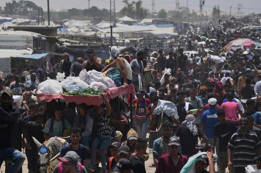 Spari sulla folla all’alba, 70 morti a Gaza: ancora una strage del cibo