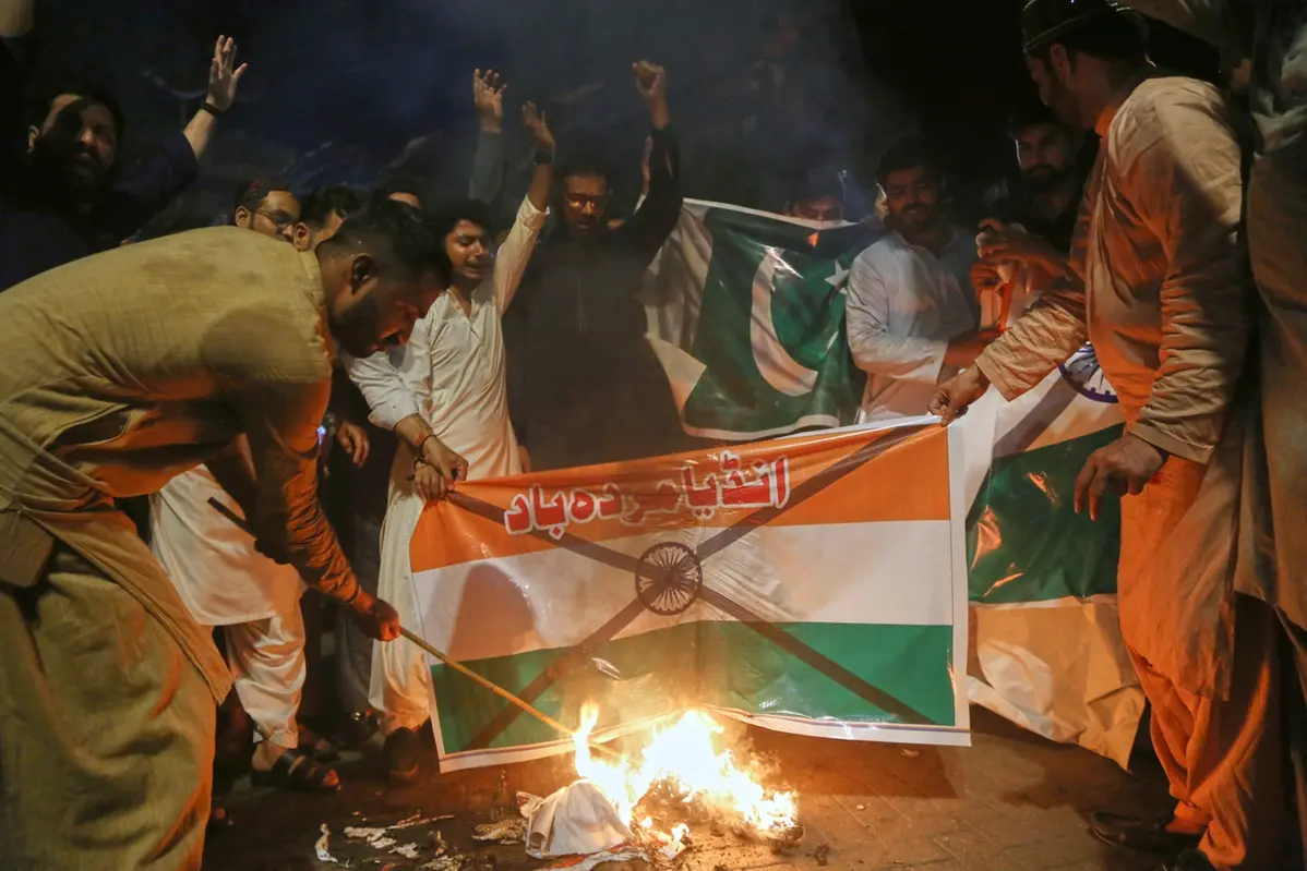 L\\'India attacca il Pakistan lanciando dei missili , APN
