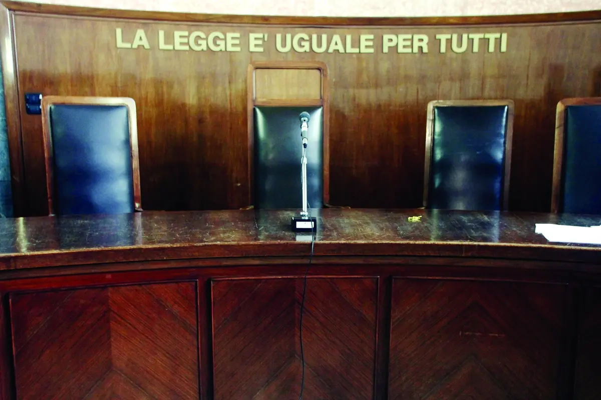 AULA TRIBUNALE DI MILANO LA LEGGE E\\' UGUALE PER TUTTI GIUSTIZIA , IMAGOECONOMICA