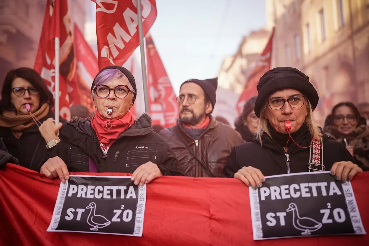 Sciopero generale, manifestazione regionale organizzata da Cgil e Uil Piemonte. - Torino, Venerdì 29 Novembre 2024 (Foto Marco Alpozzi/Lapresse) General strike, regional demonstration called by the Piedmont CGIL and UIL - Torino, Friday, Nov. 28, 2024 (Photo Marco Alpozzi/Lapresse)