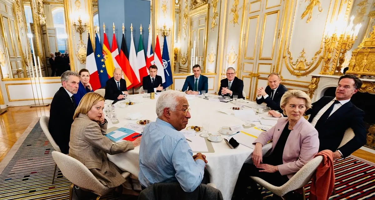 A Parigi il vertice degli “Undici”. Meloni: «No a truppe in Ucraina»