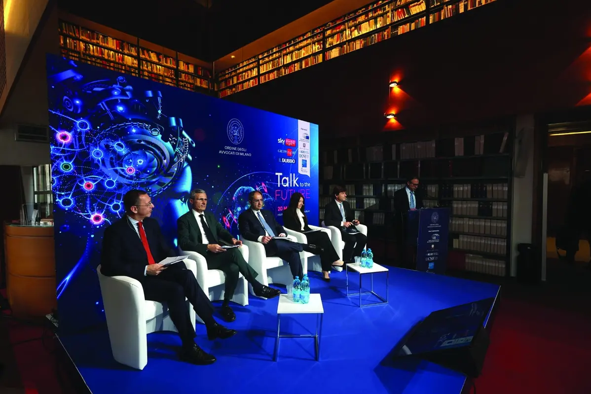 I RELATORI DEL DIBATTITO \\u201CINTELLIGENZA ARTIFICIALE E AVVOCATURA\\u201D CHE IERI HA APERTO LA SECONDA GIORNATA DI \\u201CTALK TO THE FUTURE\\u201D: DA DESTRA, CANTISANI, ROCCHI, MASI, LA LUMIA, VACIAGO E IL NOSTRO ERRICO NOVI
