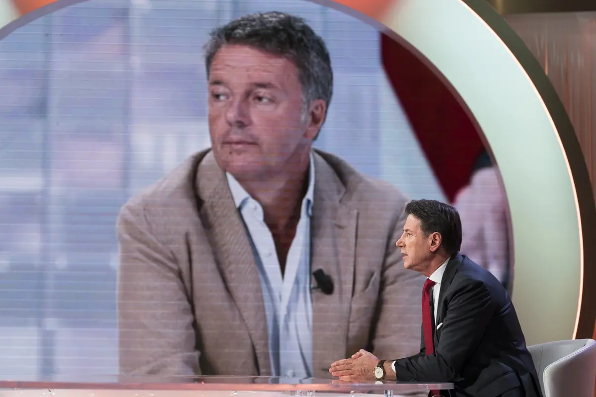 Giuseppe Conte, sullo sfondo Matteo Renzi , IMAGOECONOMICA
