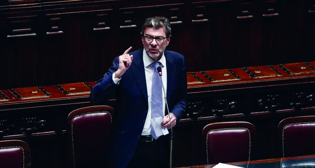 Manovra, la Camera dà l’ok. La Lega ritira un suo stesso odg che limava la norma anti Renzi