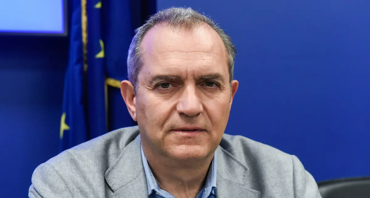 Napoli, inviti a dedurre per il caso CTP: coinvolto anche De Magistris