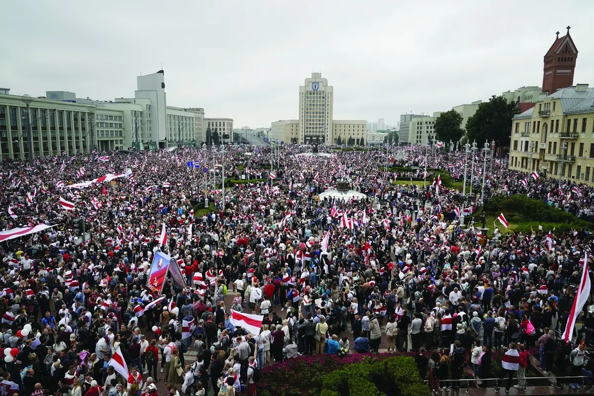 FILE \\u2013 Supporters of the Belarusian opposition hold a rally in Independence Square in Minsk, Belarus, Aug. 23, 2020. (AP Photo, File) , Associated Press/LaPresse