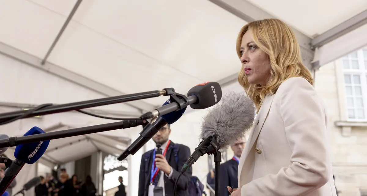Meloni al vertice Europeo: «Il fianco Sud è cruciale». Duro attacco alla Flotilla e scontro sulle sanzioni