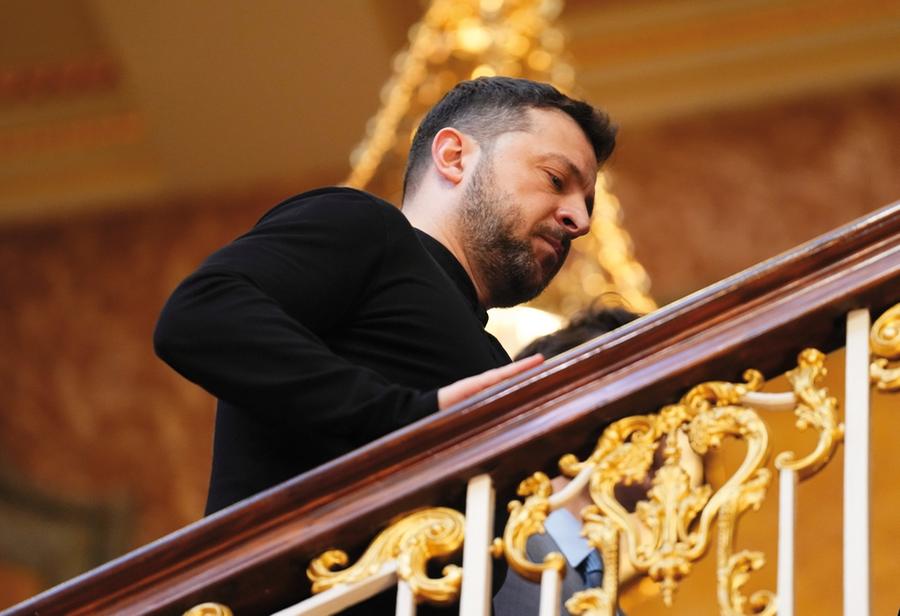 Ucraina, Petraeus: «Putin ostacola la pace». Lavrov: «Zelensky non legittimo»