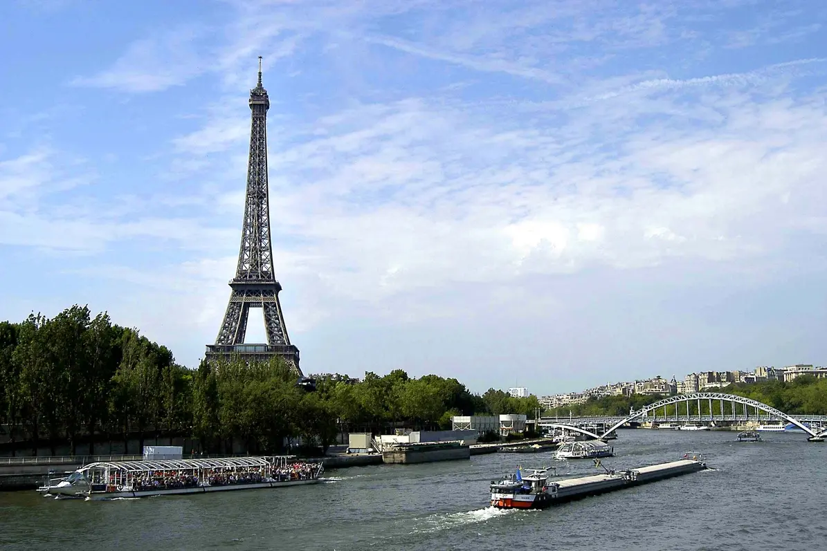 TORRE EIFFEL SENNA BATEAU MOUCHE