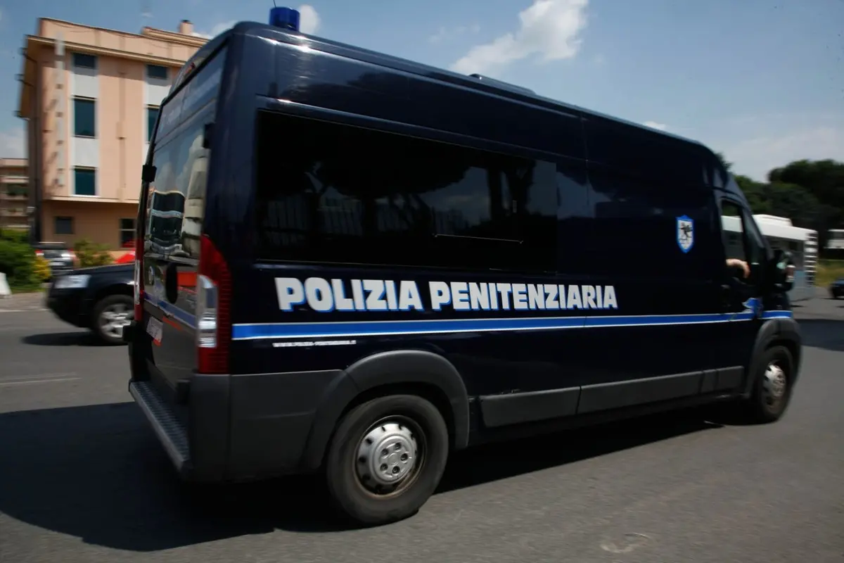 Foto LaPresse 06-06-2013 Roma, Italia cronaca Sit-in di protesta dei dipendenti della Polizia Penitenziaria davanti al carcere di Rebibbia organizzatodalla Fp CGIL di Roma e del Lazio. , LaPresse