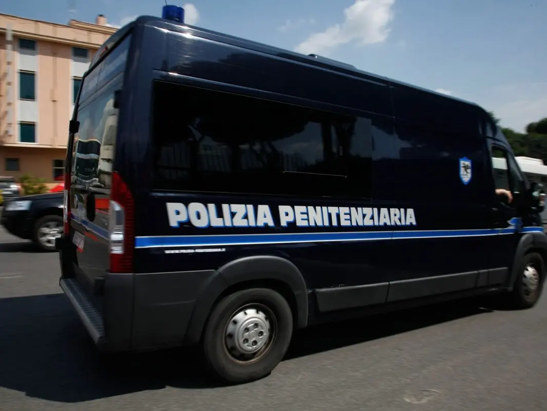 Trapani, torture in carcere: arrestati 11 agenti penitenziari, quattordici le persone sospese