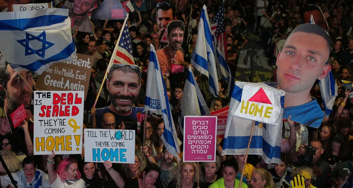 Tornano a casa gli ostaggi israeliani: firmato a Sharm il piano Trump per il cessate il fuoco a Gaza