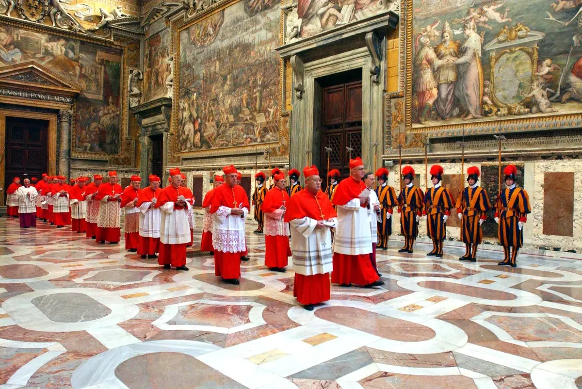 CONCLAVE: I CARDINALI NELLA CAPPELLA SISTINA