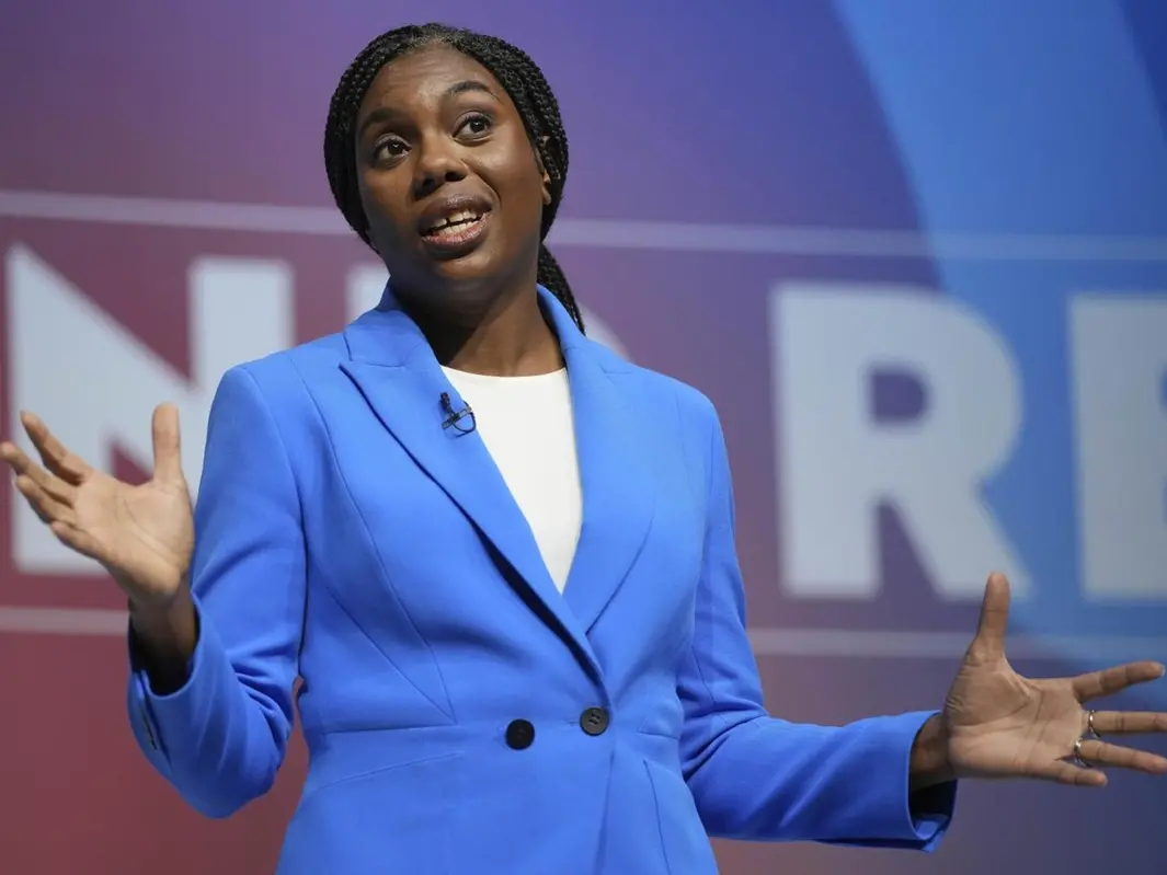 Kemi Badenoch, la prima donna africana alla guida dei Tory per rilanciare il partito