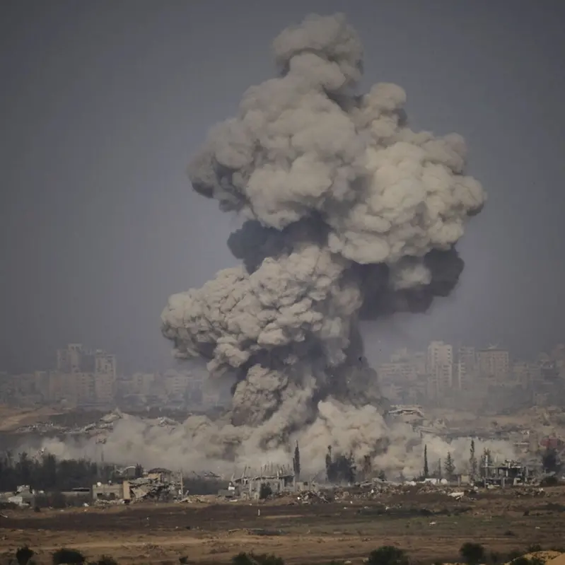 Raid israeliani su una chiesa a Gaza, ferito anche padre Romanelli. Meloni: “Inaccettabile”