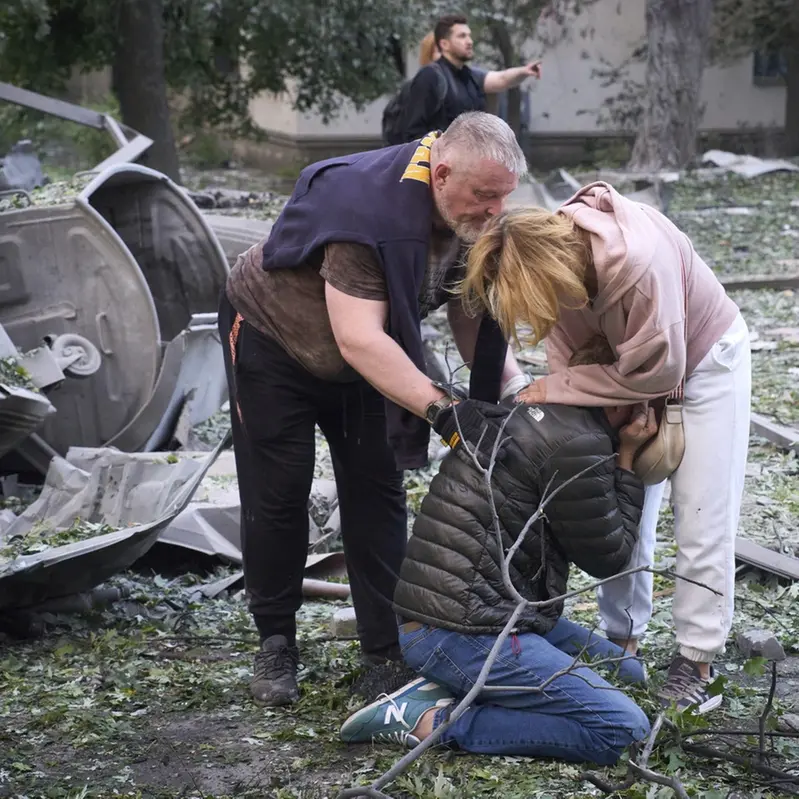 Strage a Kiev, 15 morti dopo un attacco aereo russo. Tra le vittime anche un cittadino statunitense