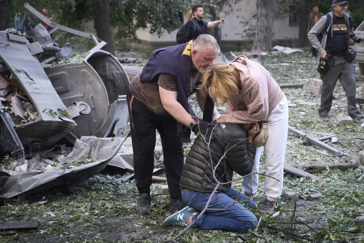 Attacco combinato di missili e droni da parte della Russia a Kiev , APN