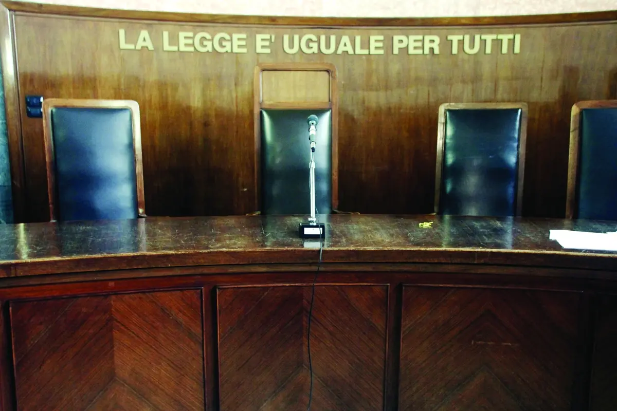 AULA TRIBUNALE DI MILANO LA LEGGE E\\' UGUALE PER TUTTI GIUSTIZIA , IMAGOECONOMICA