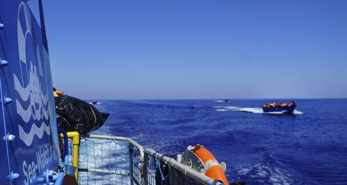 Due bimbi morti e un disperso nel Mediterraneo, Sea Watch: «Potevamo salvarli»