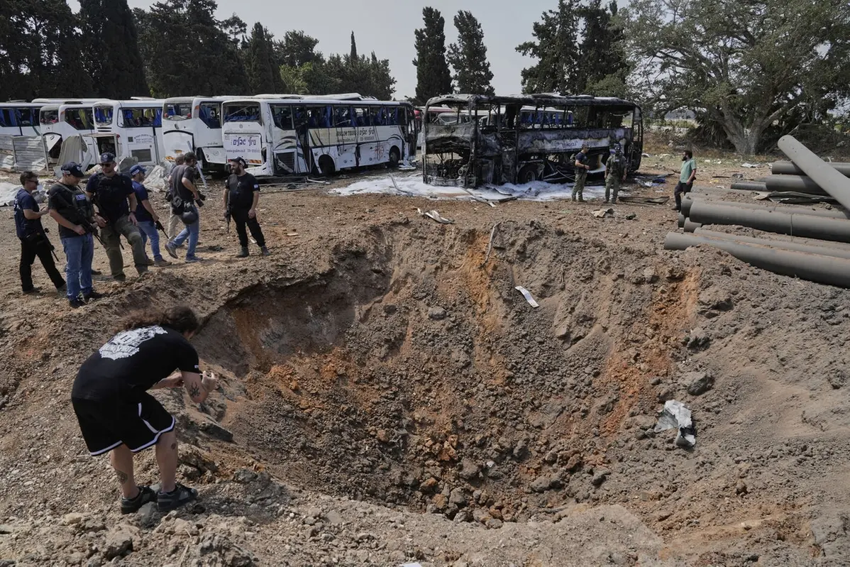 Guerra Iran-Israele, missile iraniano colpisce vicino Tel Aviv , APN