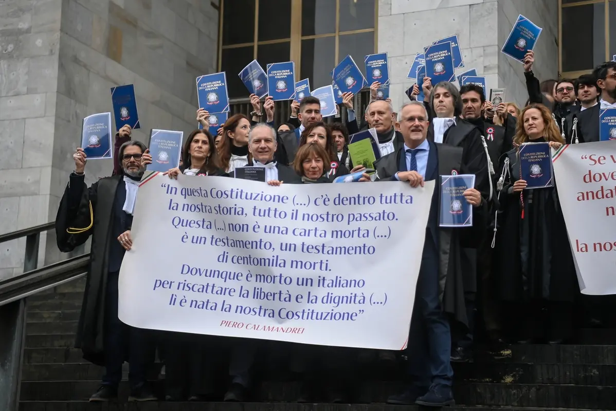 Protesta Magistrati all&#x2019;Inaugurazione Anno Giudiziaro del Tribunale di Milano - Milano, Sabato 25  Gennaio 2025 (Foto Claudio Furlan/Lapresse)Inauguration of the Judicial Year of the Court of Milan - Milan, Saturday 25 January 2025 (Photo Claudio Furlan/Lapresse)