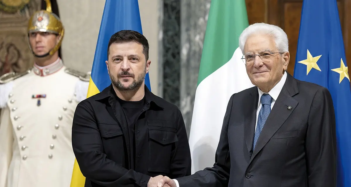 La Russia attacca Sergio Mattarella, il capo dello Stato inserito nell’elenco dei “russofobi”: il governo Meloni convoca l’ambasciatore