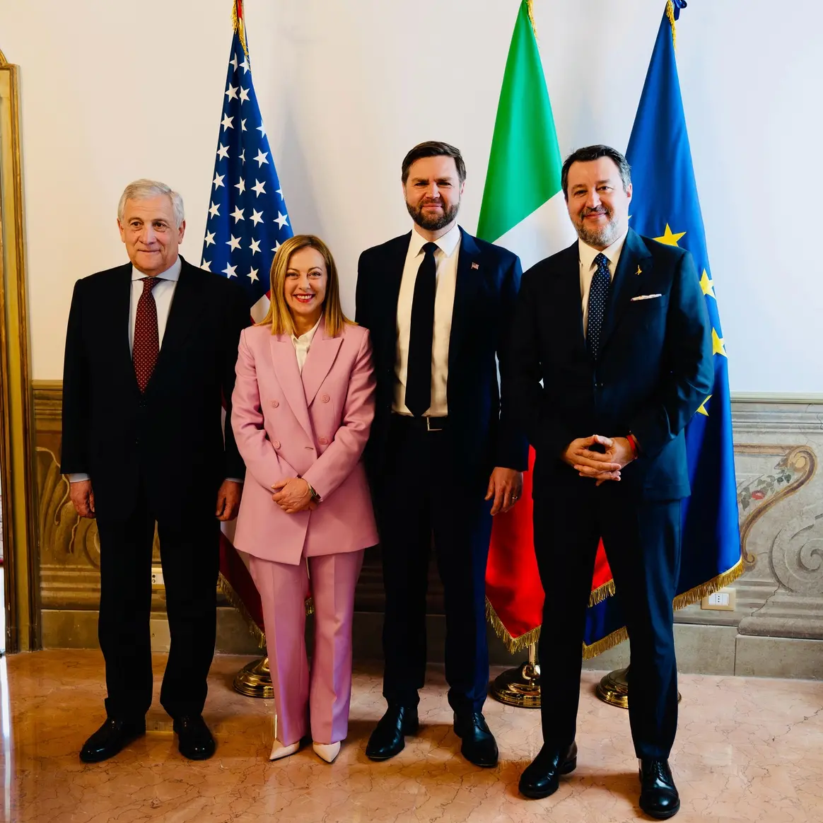 Gita fuori porta. JD Vance a Palazzo Chigi, aspettando i dossier...