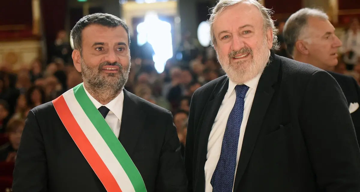 Passo indietro di Emiliano, ora Decaro ha la strada libera. E Schlein benedice la scelta del presidente uscente