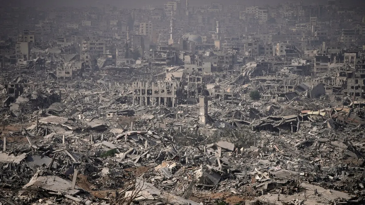 Macerie, ordigni e inverno: Gaza verso sette anni di rimozione detriti