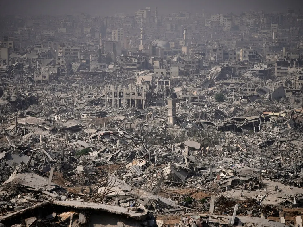 Macerie, ordigni e inverno: Gaza verso sette anni di rimozione detriti