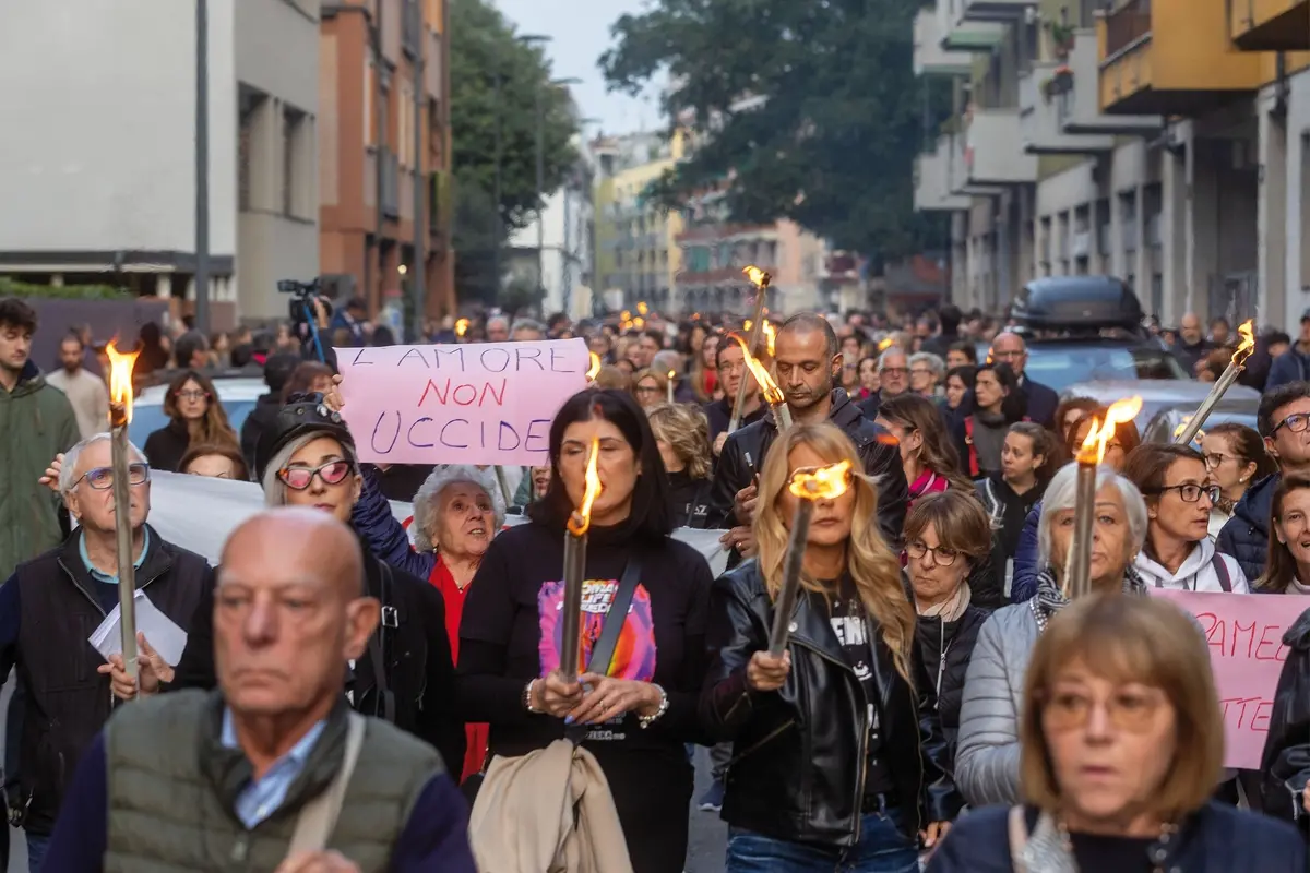 Fiaccolata in Via Iglesias per ricordare Pamela Genini , LAPRESSE