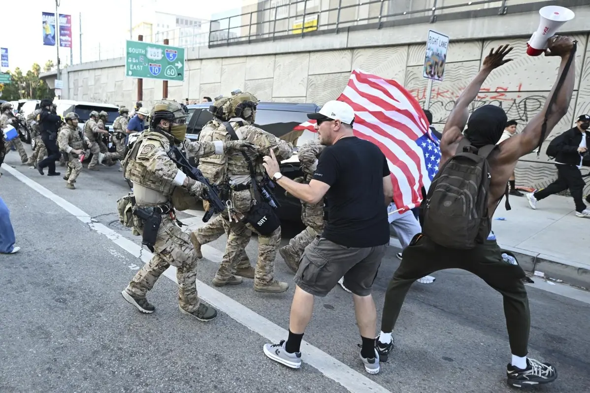 Continuano le proteste a Los Angeles contro i raid anti immigrazione , APN