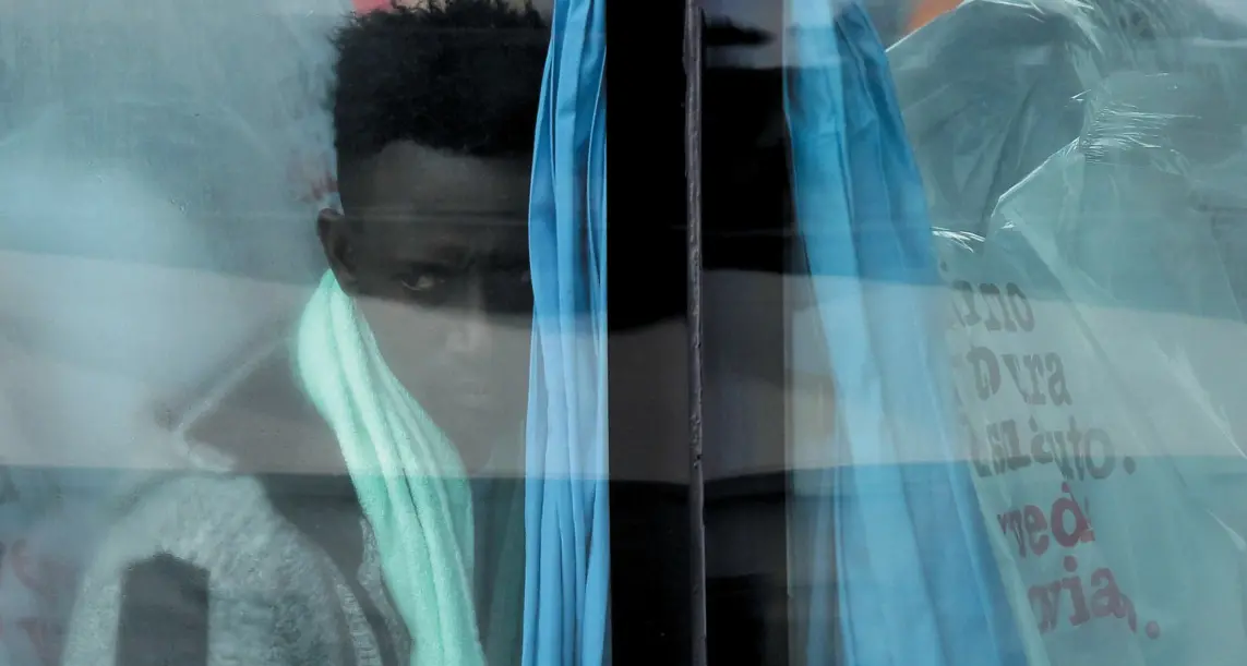Migranti, l’Unione accusata di crimini contro l’umanità