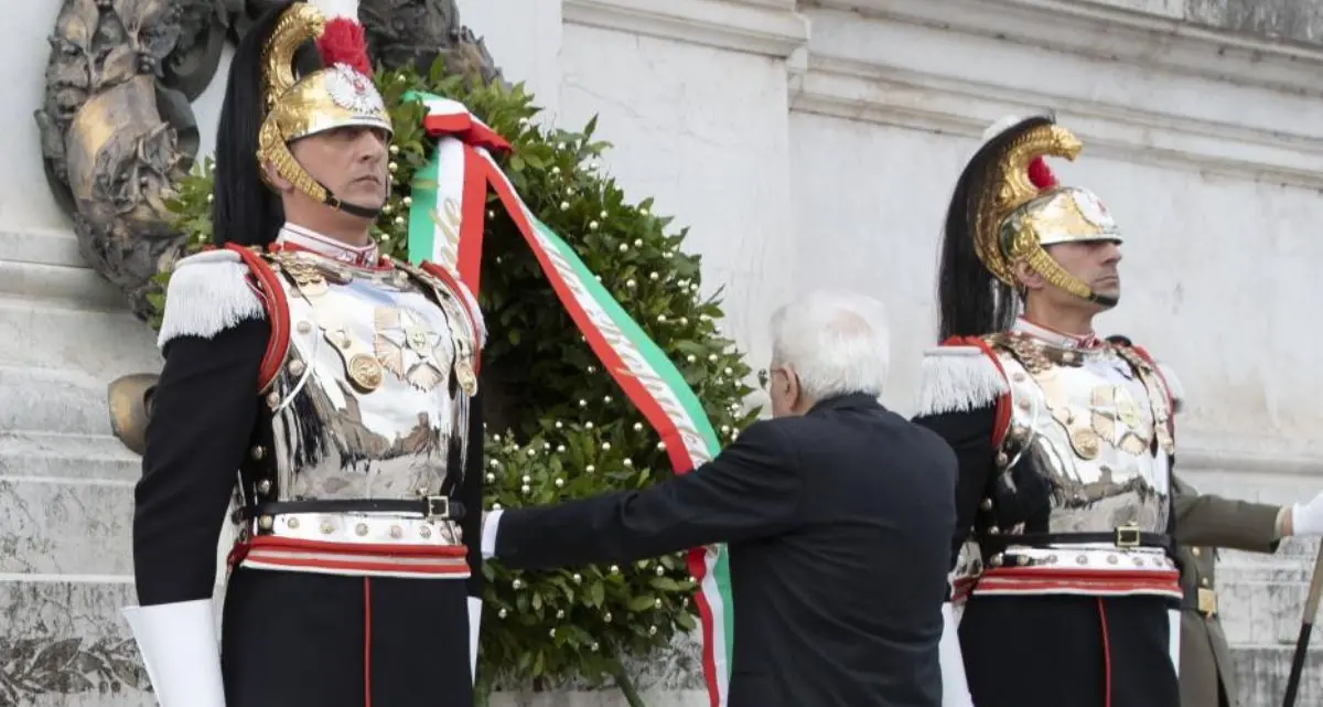 25 aprile, Mattarella all’Altare della Patria. Meloni: «Si affermano i valori democratici»