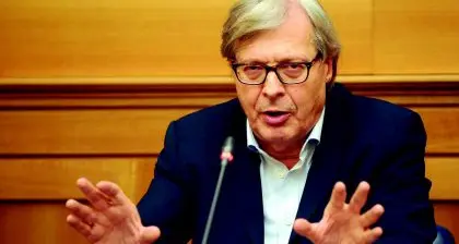 Sgarbi: «Forza Italia si è messa contro i suoi stessi elettori. Ora cambi linea...»