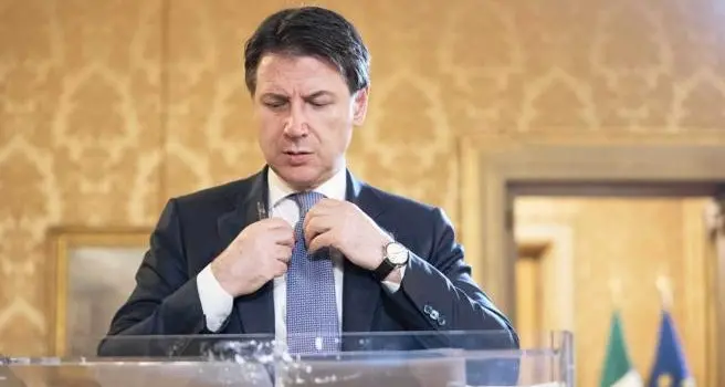 Il complotto c’è, il grande vecchio manca, Conte resiste