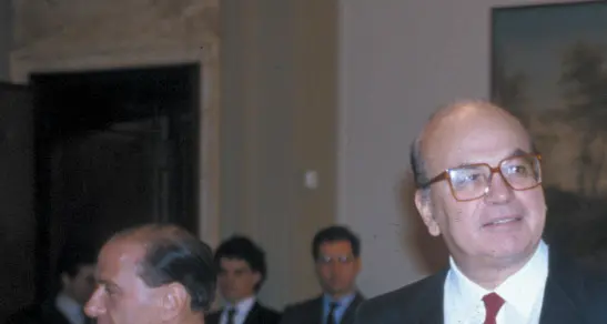 La caccia a Matteo è aperta: prima di lui Bettino e il Cav