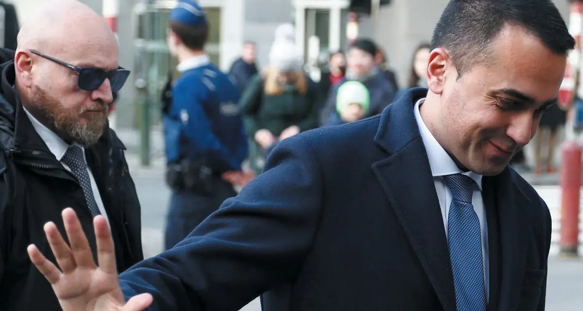 M5S, parte la caccia ai morosi ma gli addii aumentano