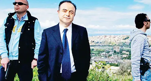 Il comune di Firenze concede la cittadinanza onoraria a Gratteri. Penalisti in rivolta