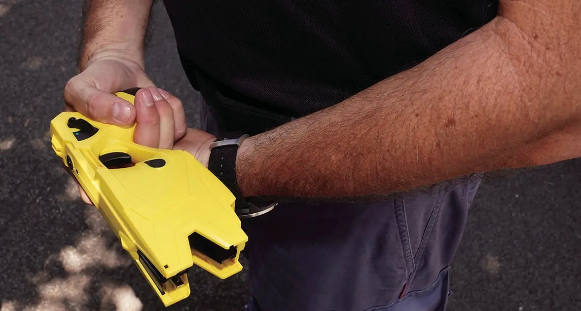 Sorpresa, la Cgil vuole l’uso del Taser anche in carcere