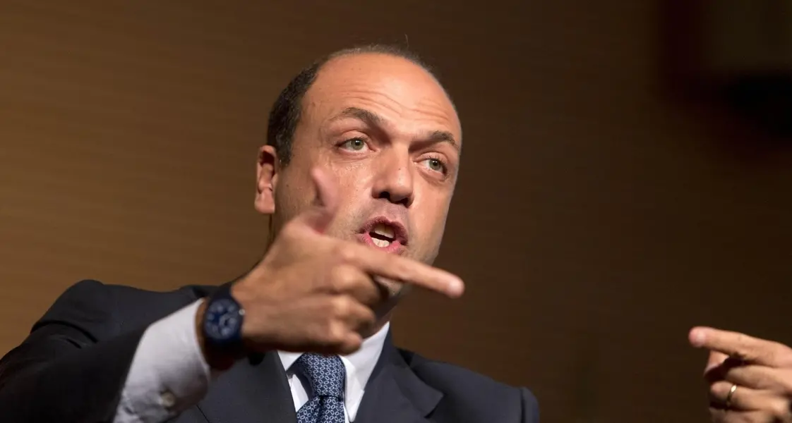 La profezia di Alfano: \"So già chi mi tradirà ma noi resisteremo...\"